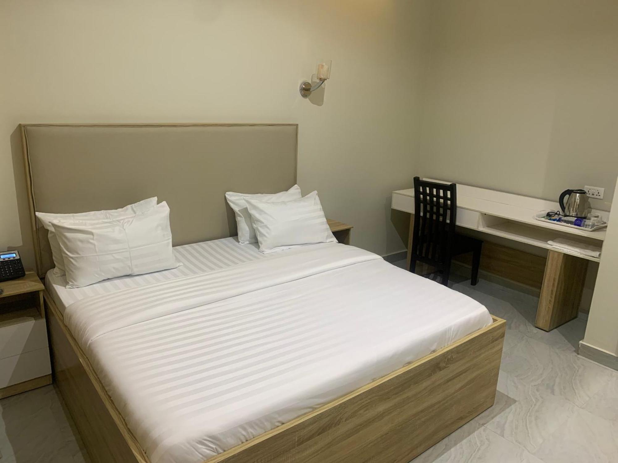 Greywood Hotel And Apartments Ikeja Exterior photo